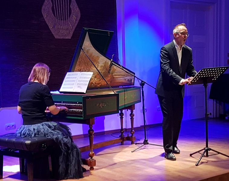 b_800_600_0_00_images_Absolwenci_2018-03-18_koncert_E_i_H_Niewiadomskich_02.jpg